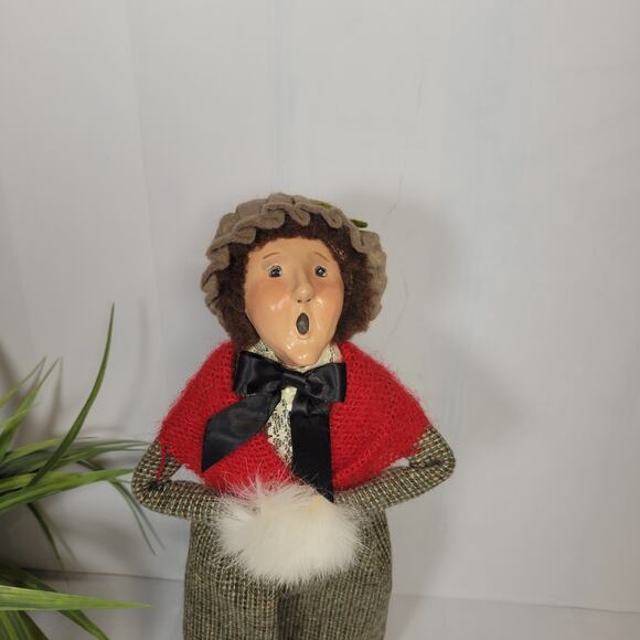 Vintage Byers Choice 1988 Caroler Woman, Tweed Skirt Red Shawl, Muff - Picture 2 of 5